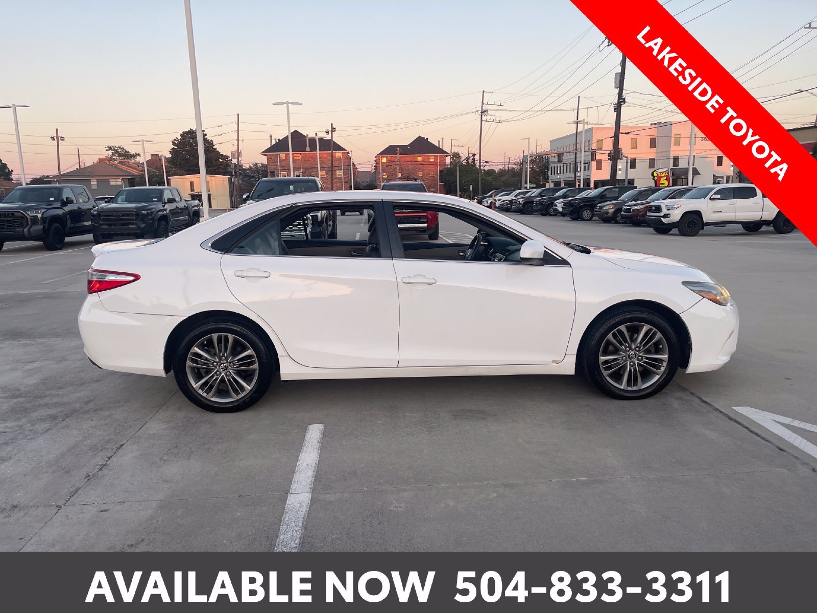 Used 2017 Toyota Camry SE FWD image 6