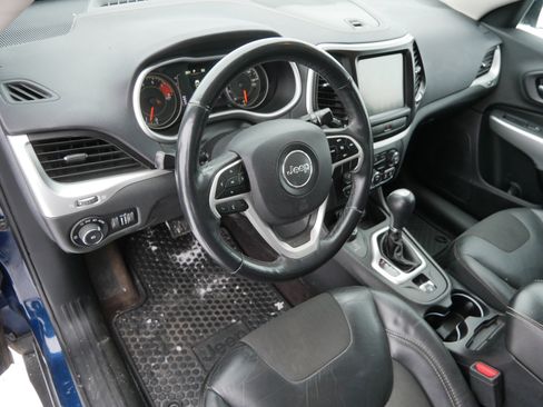 Certified 2018 Jeep Cherokee Latitude Plus w/ Cold Weather Group image 19