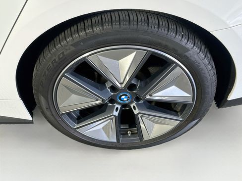 Used 2023 BMW i4 eDrive35 w/ Premium Package RWD image 11