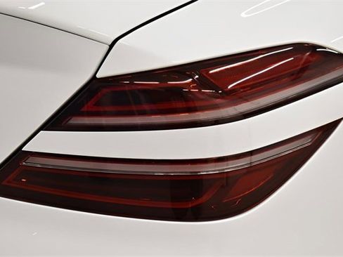 Used 2025 Genesis G70 2.5T image 12