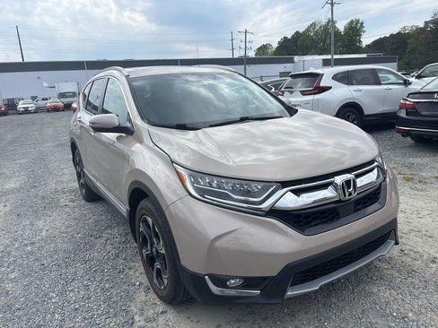 Used 2018 Honda CR-V Touring image 3
