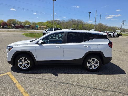 Used 2024 GMC Terrain SLE AWD/4WD image 2