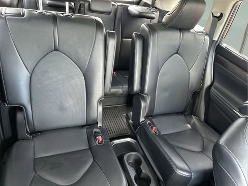 Used 2022 Toyota Highlander Limited image 19