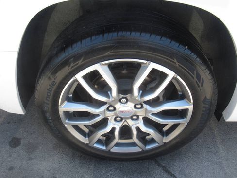 Used 2022 GMC Terrain Denali w/ LPO, Floor Liner Package AWD/4WD image 5