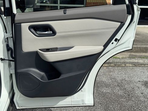 Used 2023 Nissan Rogue SV w/ SV Premium B Package FWD image 39