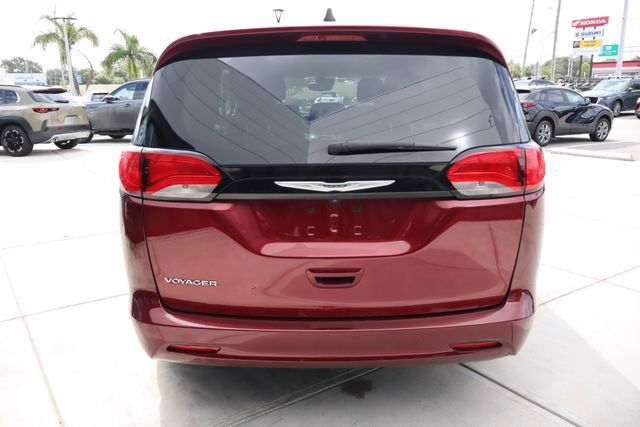 Used 2023 Chrysler Voyager LX FWD image 5