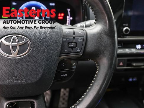 Used 2025 Toyota Camry SE FWD image 15
