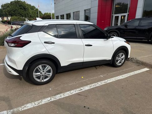 Used 2025 Nissan Kicks Play S FWD image 2