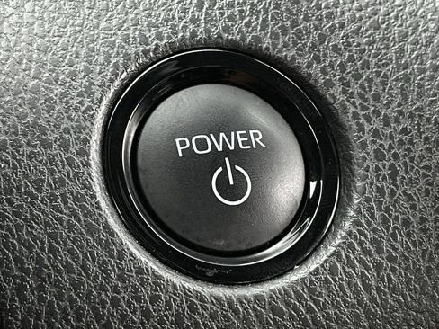 Used 2025 Toyota Camry SE w/ Convenience Package image 19