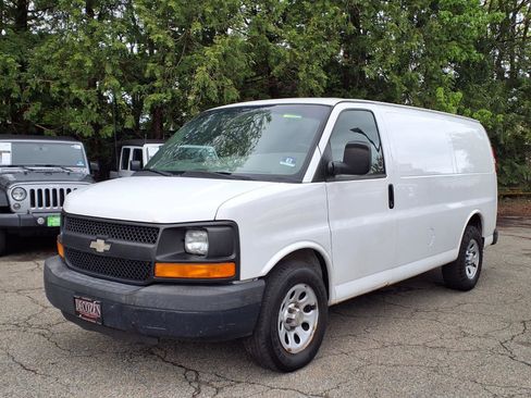 Used 2013 Chevrolet Express 1500 w/ Power Package RWD image 3