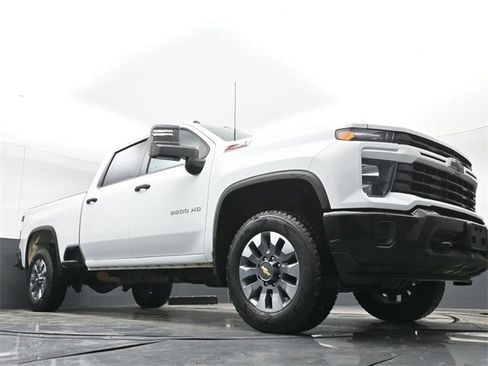 Used 2024 Chevrolet Silverado 2500 Custom w/ Custom Value Package image 40