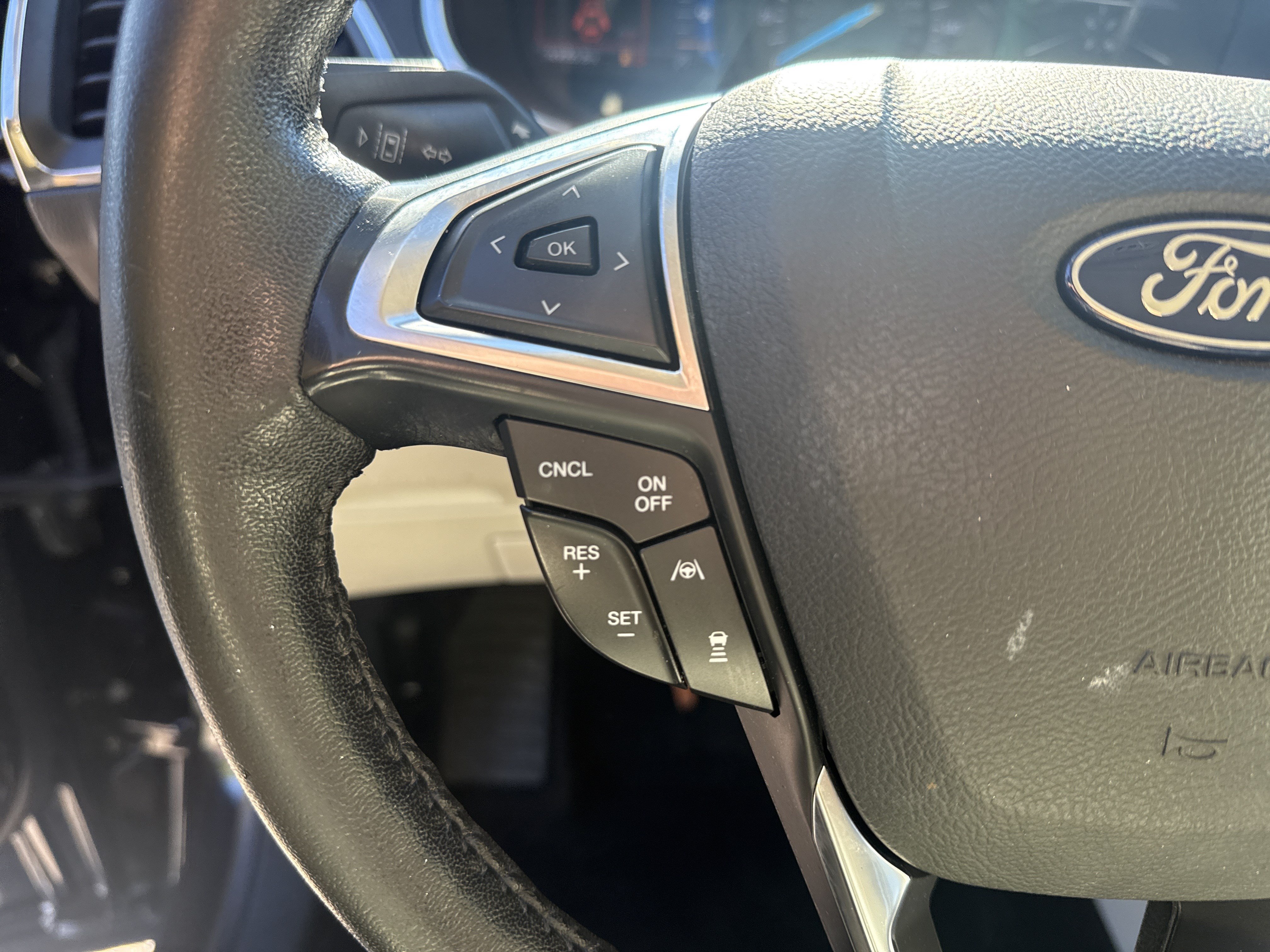 Used 2019 Ford Edge Titanium FWD image 25