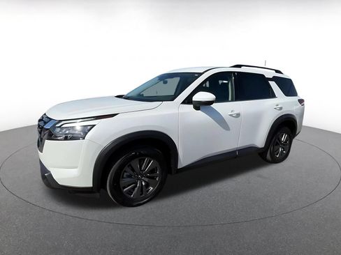 Used 2025 Nissan Pathfinder SV AWD/4WD image 6