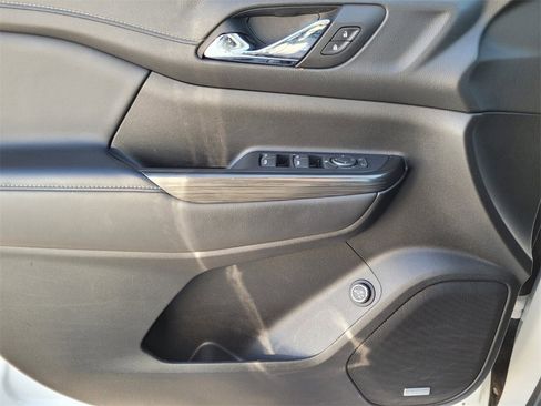 Used 2023 GMC Acadia SLT image 24