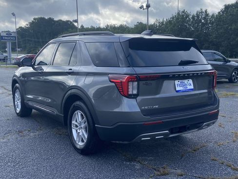 Used 2025 Ford Explorer Active w/ Active Comfort Package RWD image 5