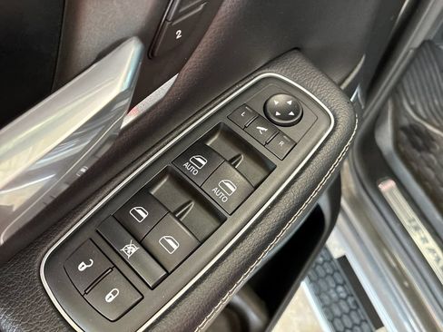 Used 2020 RAM 1500 Laramie AWD/4WD image 12