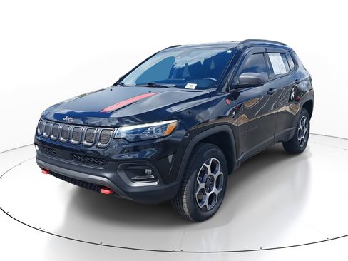 Used 2022 Jeep Compass Trailhawk w/ Trailhawk Elite Group image 3