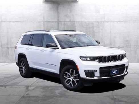 Used 2023 Jeep Grand Cherokee L Limited w/ Luxury Tech Group II AWD/4WD image 2