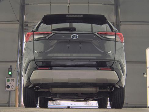 Used 2022 Toyota RAV4 SE w/ Convenience Package AWD/4WD image 9