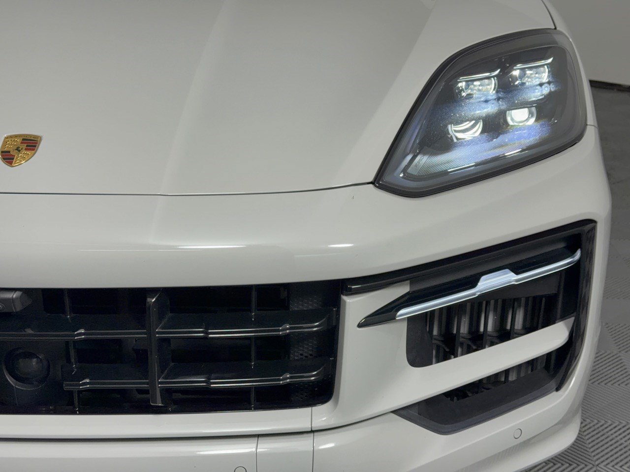 Certified 2025 Porsche Cayenne GTS AWD/4WD image 12