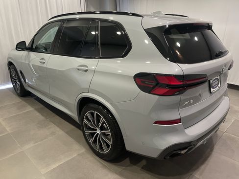 Used 2025 BMW X5 xDrive40i w/ M Sport Package AWD/4WD image 4