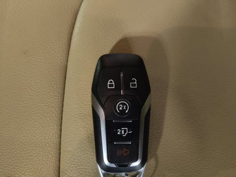 Used 2017 Ford Explorer XLT w/ Equipment Group 202A FWD image 32