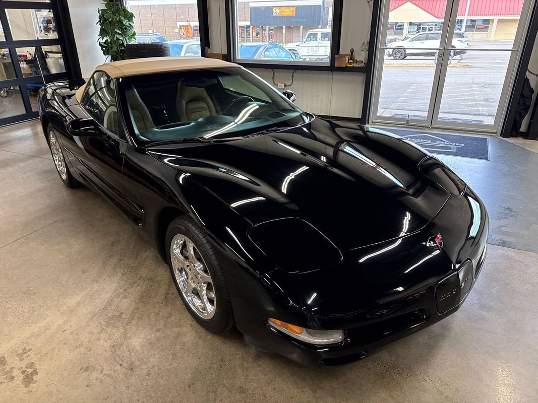 Used 2002 Chevrolet Corvette Convertible w/ Preferred Equipment Group2 RWD image 17