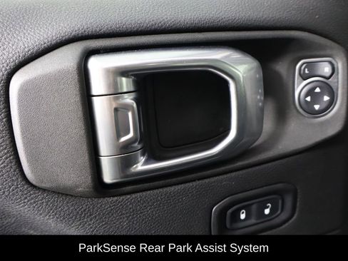 Used 2021 Jeep Wrangler Unlimited Sahara image 22