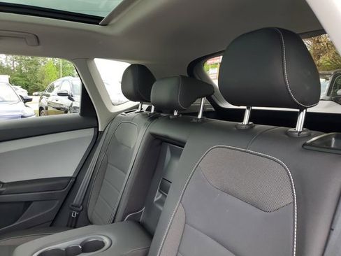 Certified 2023 Volkswagen Taos SE w/ Panoramic Sunroof Package FWD image 9