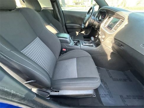 Used 2022 Dodge Charger R/T w/ Blacktop Package image 12