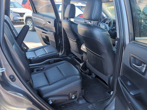 Used 2019 Toyota Highlander Limited image 14