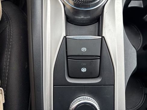 Used 2022 Ford Explorer XLT image 46