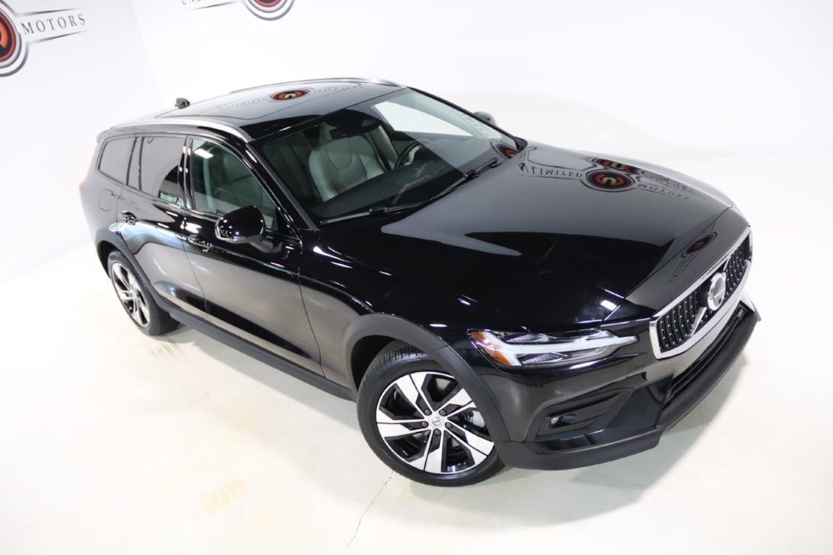 Used 2026 Volvo V60 B5 Cross Country Plus AWD/4WD image 8