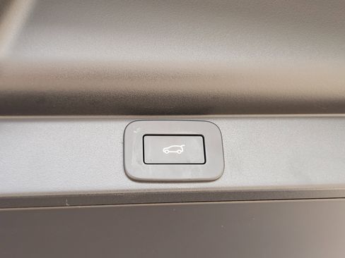 Certified 2025 Land Rover Range Rover SE AWD/4WD image 35