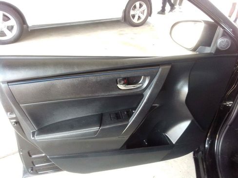 Used 2017 Toyota Corolla SE FWD image 18