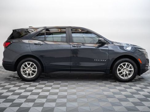 Used 2022 Chevrolet Equinox LS w/ LS Convenience Package AWD/4WD image 4