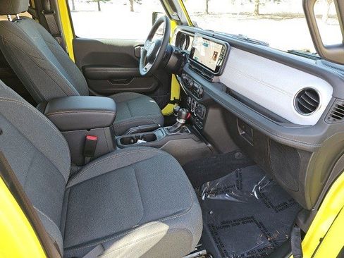 Used 2024 Jeep Wrangler Sahara image 11