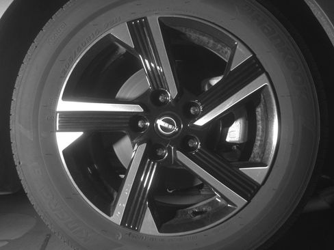 Used 2025 Nissan Sentra SV FWD image 13