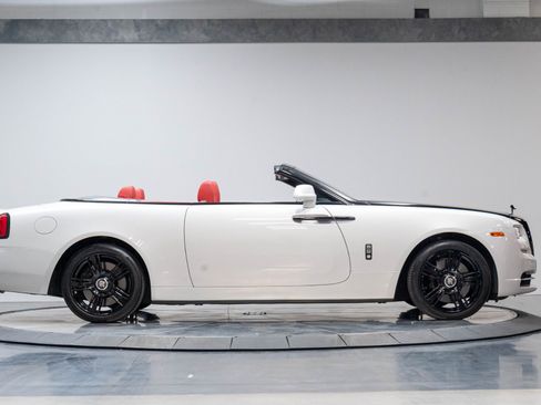 Used 2017 Rolls-Royce Dawn RWD image 35