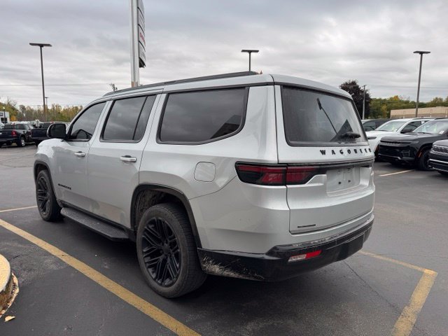 Used 2022 Jeep Wagoneer Series III AWD/4WD image 4