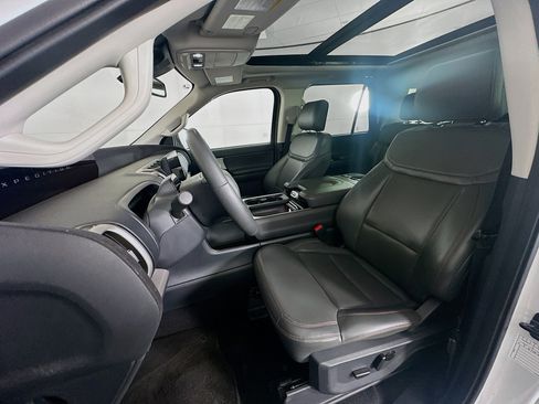 Used 2025 Ford Expedition Active AWD/4WD image 13