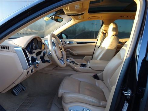 Used 2015 Porsche Cayenne S image 7