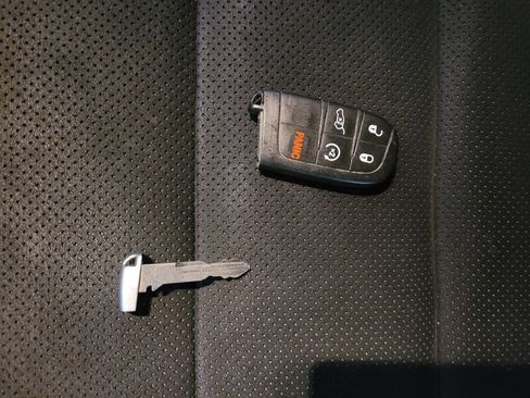 Used 2021 Jeep Grand Cherokee Laredo X image 32