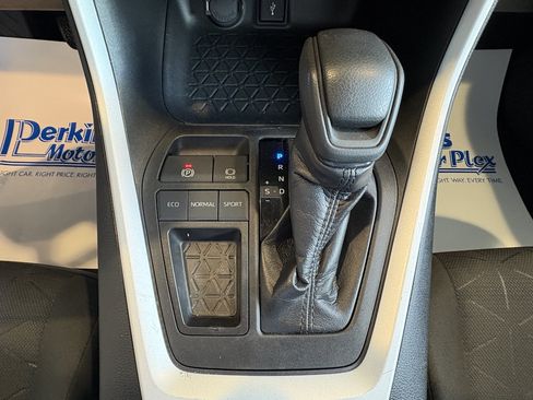 Used 2021 Toyota RAV4 XLE FWD image 18