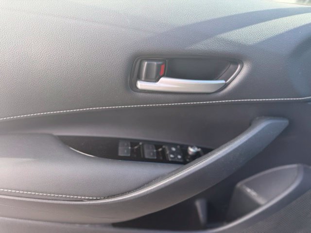 Used 2021 Toyota Corolla SE w/ SE Preferred Package FWD image 18