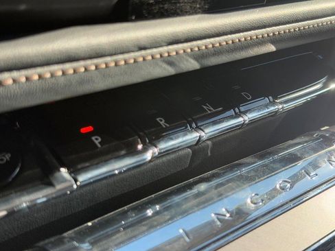 New 2026 Lincoln Aviator AWD image 17