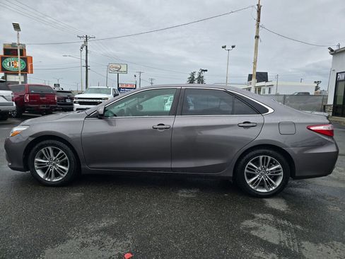 Used 2015 Toyota Camry SE FWD image 9