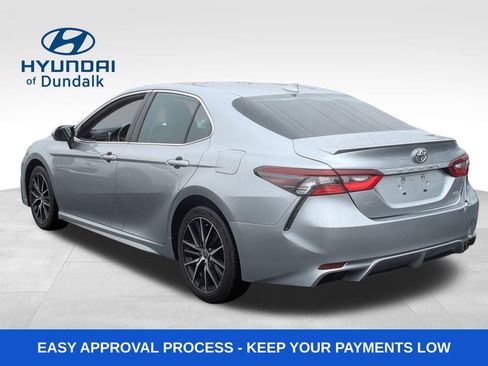 Used 2022 Toyota Camry SE image 3