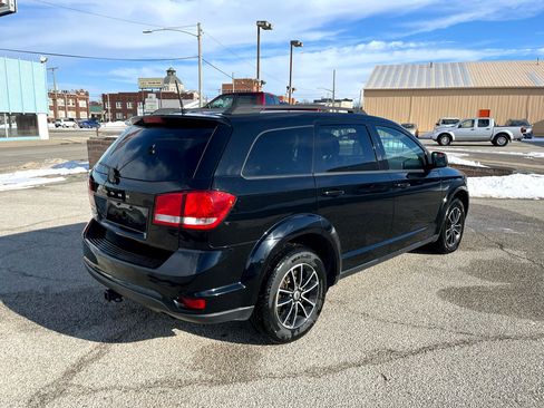 Used 2019 Dodge Journey SE w/ Blacktop Package image 3