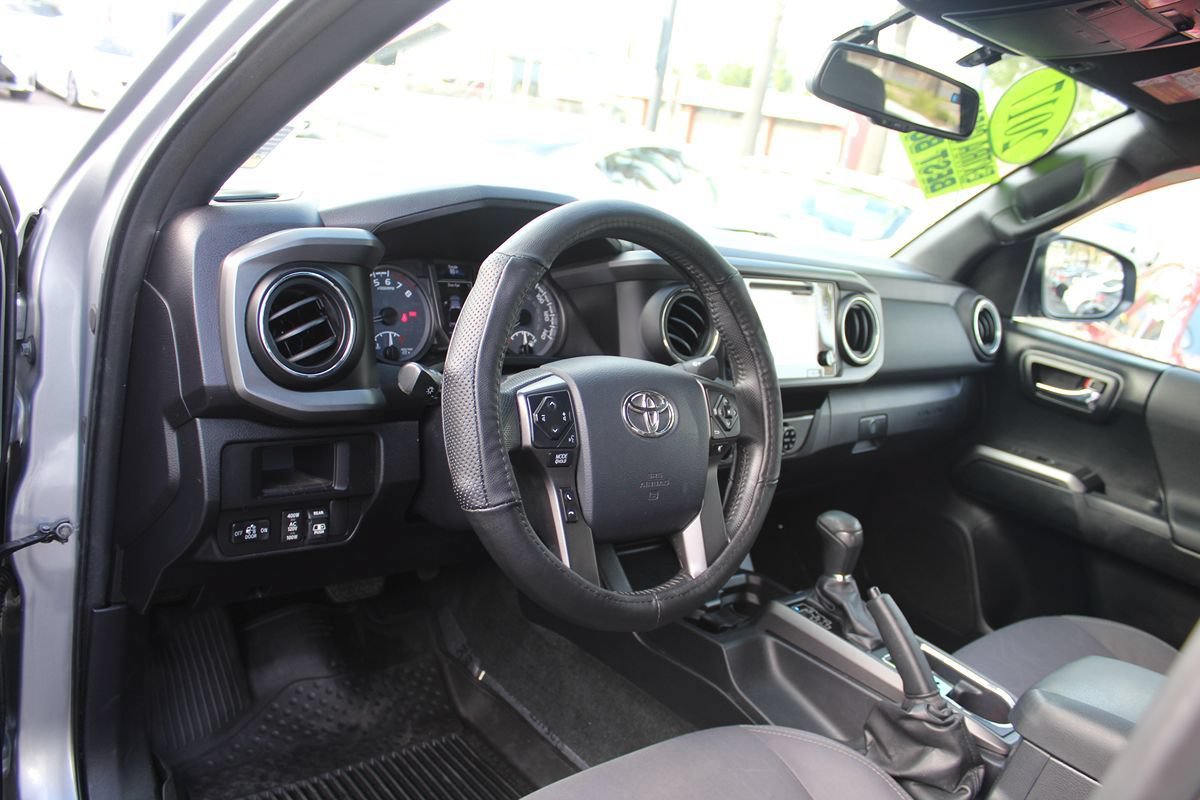 Used 2017 Toyota Tacoma TRD Sport RWD image 19